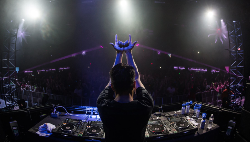 Laidback Luke Proves He Doesn’t Use Pre-Recorded Sets